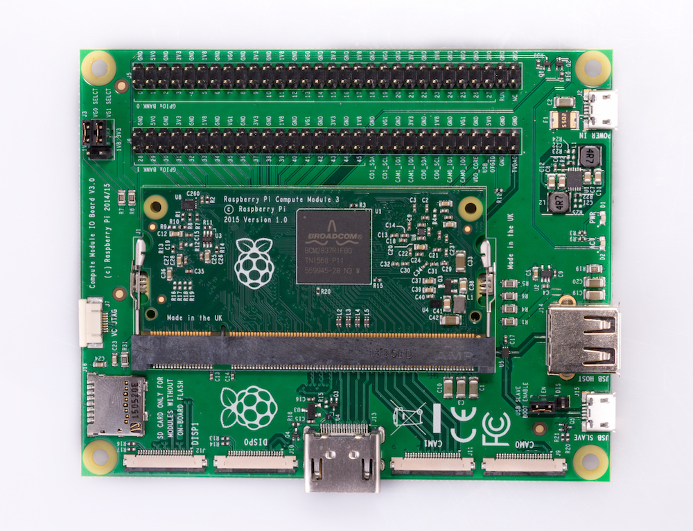 Le Compute Module 3 est lancé par Raspberry Pi 52 Compute Module IO Board Mounted Overhead