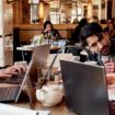 O16 Hero MicrosoftTeams Lifestyle v2 1920x660