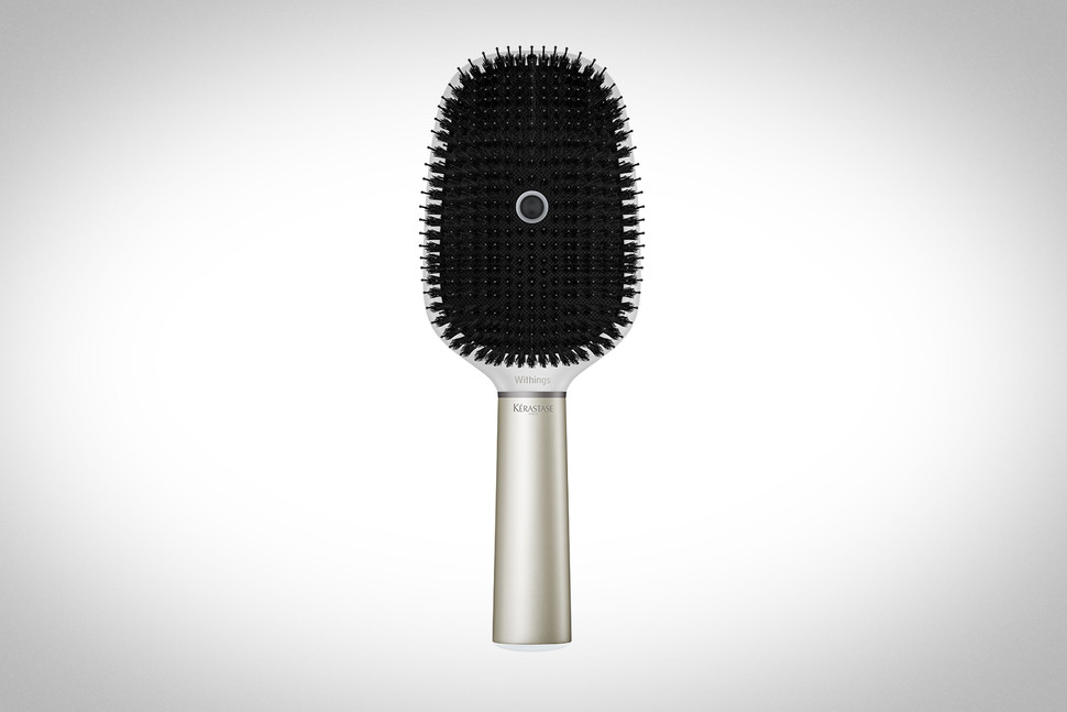 Withings présente sa Hair Coach, une brosse à cheveux connectée, au CES 2017