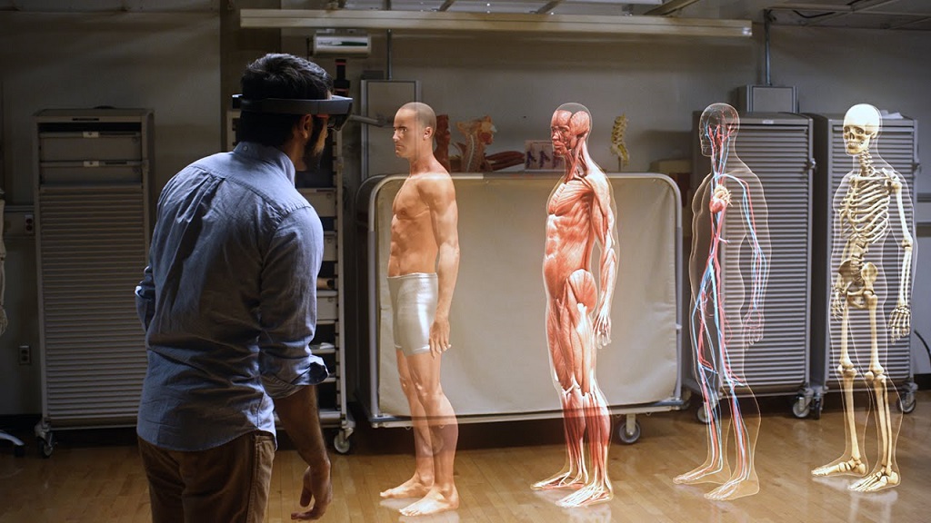 Microsoft souhaite commercialiser le HoloLens au grand public ! 50 maxresdefault 1