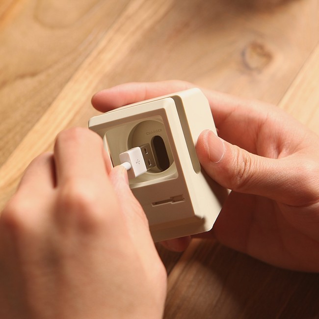Transformez votre Apple Watch dans un minuscule Macintosh avec ce dock Elago 54 phpow7igy