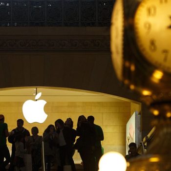 Click01 aapl 051716 newscom