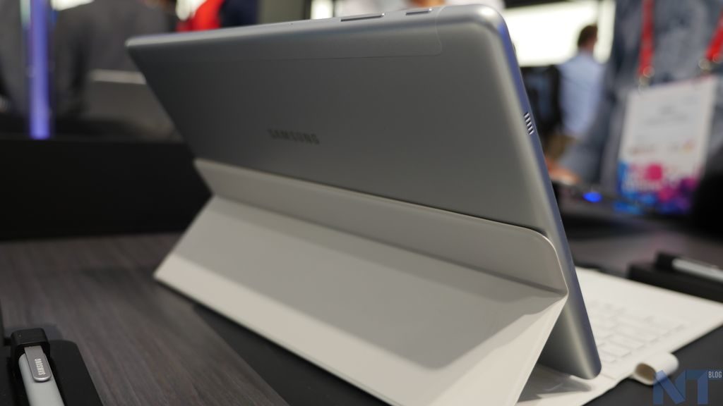 Prise en main de la tablette Galaxy Book de Samsung 32 P1140646