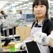 samsung gumi factory worker with galaxy s5 1