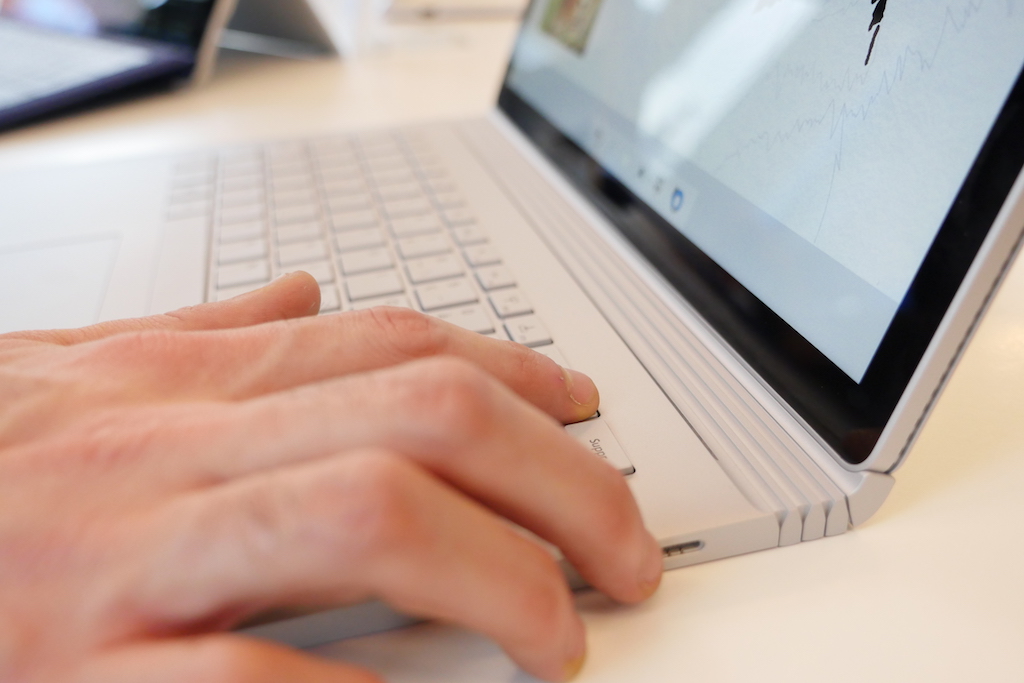 Surface Book 2 : il arrive le mois prochain, et pourrait abandonner la partie hybride 48 P1040501
