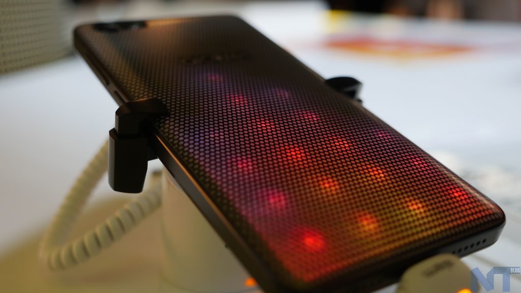 Prise en main du Alcatel A5 : une coque à LED multicolores 21 P1150232