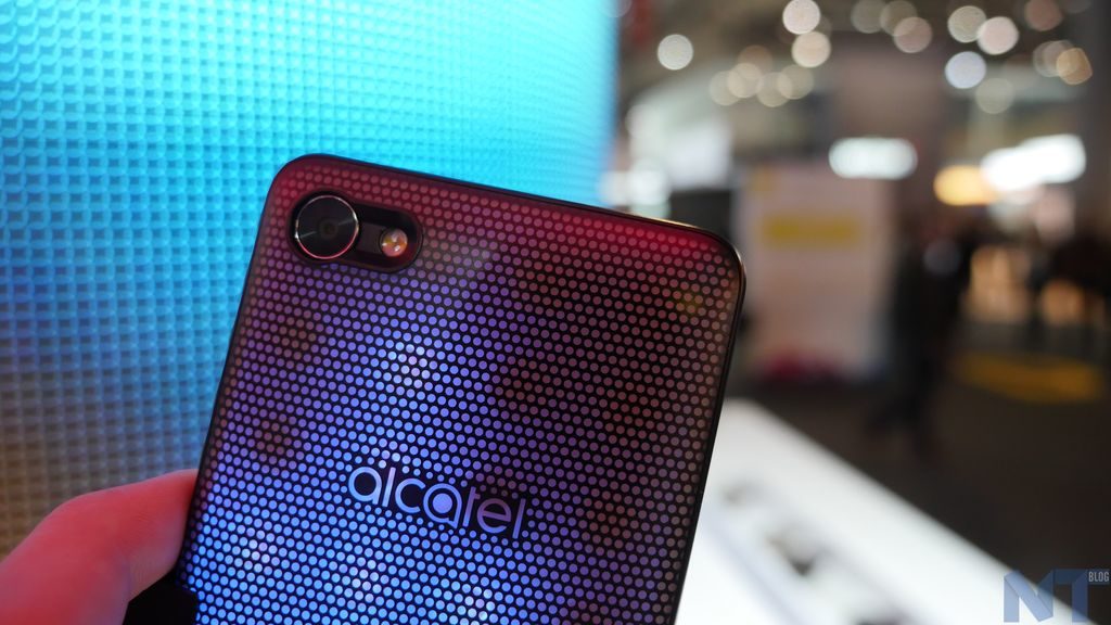 Prise en main du Alcatel A5 : une coque à LED multicolores 16 P1150238