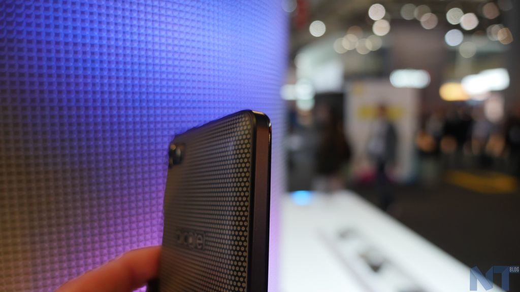 Prise en main du Alcatel A5 : une coque à LED multicolores 19 P1150241