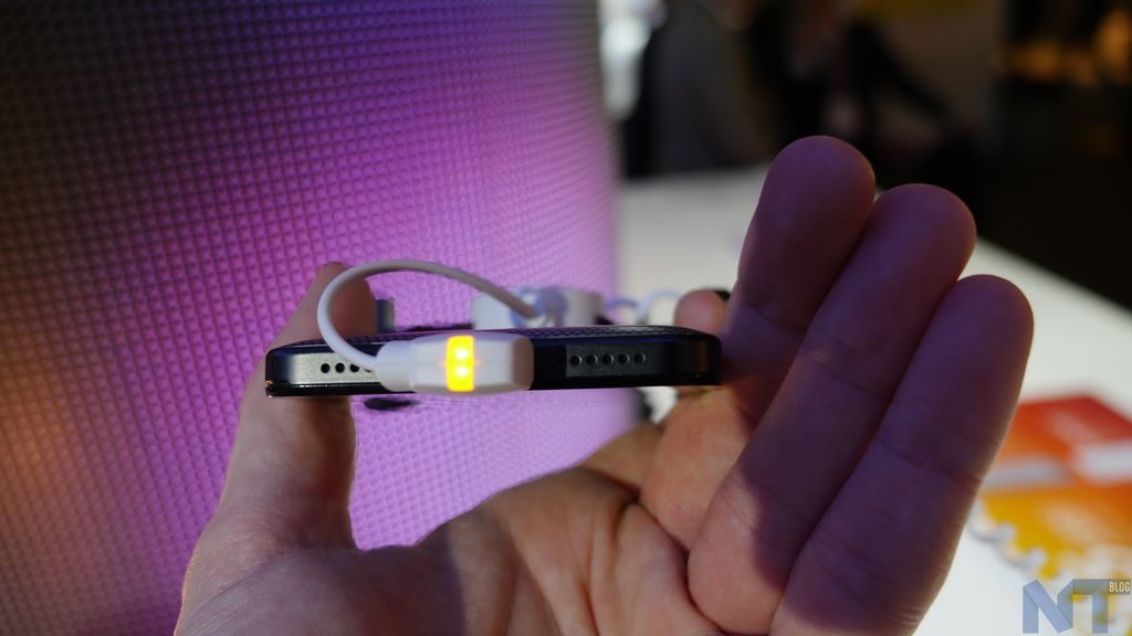 Prise en main du Alcatel A5 : une coque à LED multicolores 17 P1150252