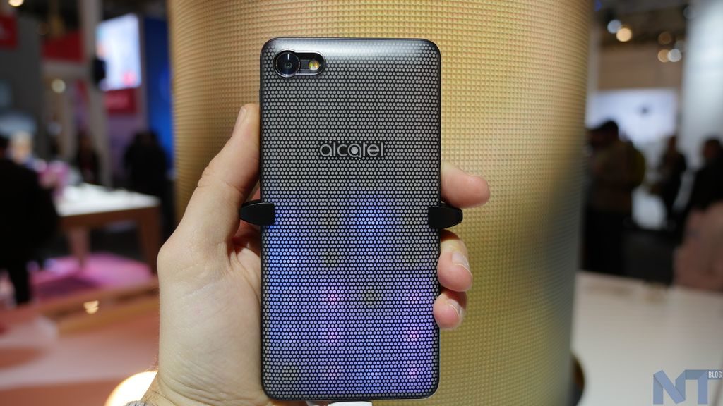 Prise en main du Alcatel A5 : une coque à LED multicolores 22 P1150256