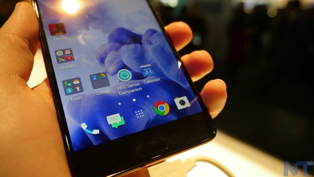 Prise en main du HTC U Ultra : un smartphone tout en verre avec deux écrans 18 P1160145