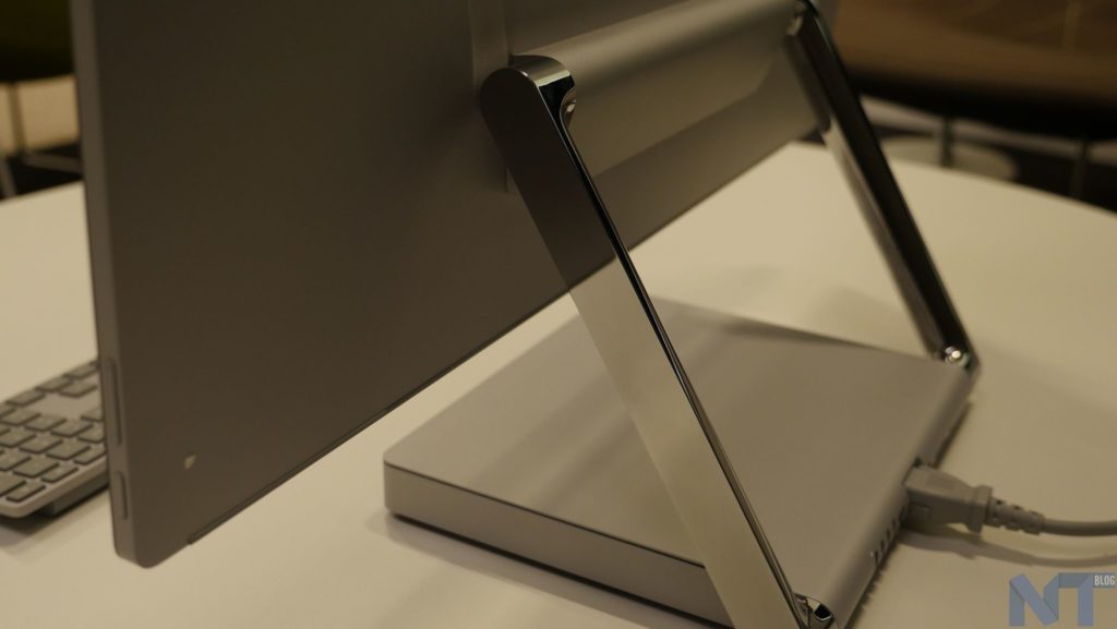 Prise en main du Microsoft Surface Studio : le premier ordinateur de bureau de Microsoft 25 P1160416