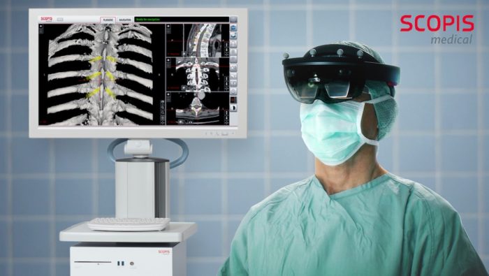 Le casque Microsoft HoloLens pourrait un jour aider à la chirurgie de la colonne vertébrale