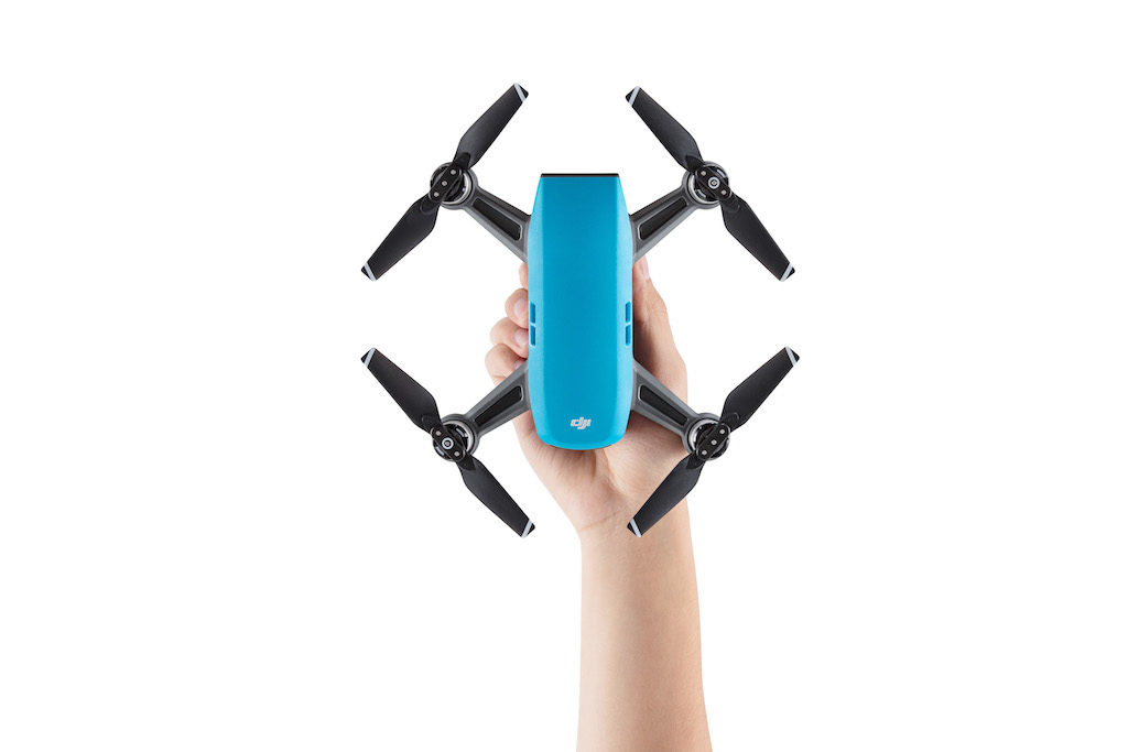 DJI Spark est un drone très intelligent, et fait pour les selfies 59 DJI Spark Sky Blue Handheld