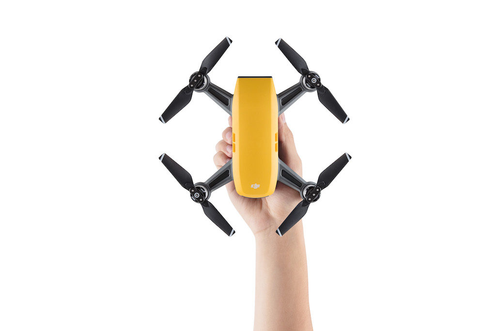 DJI Spark est un drone très intelligent, et fait pour les selfies 56 DJI Spark Sunrise Yellow Handheld