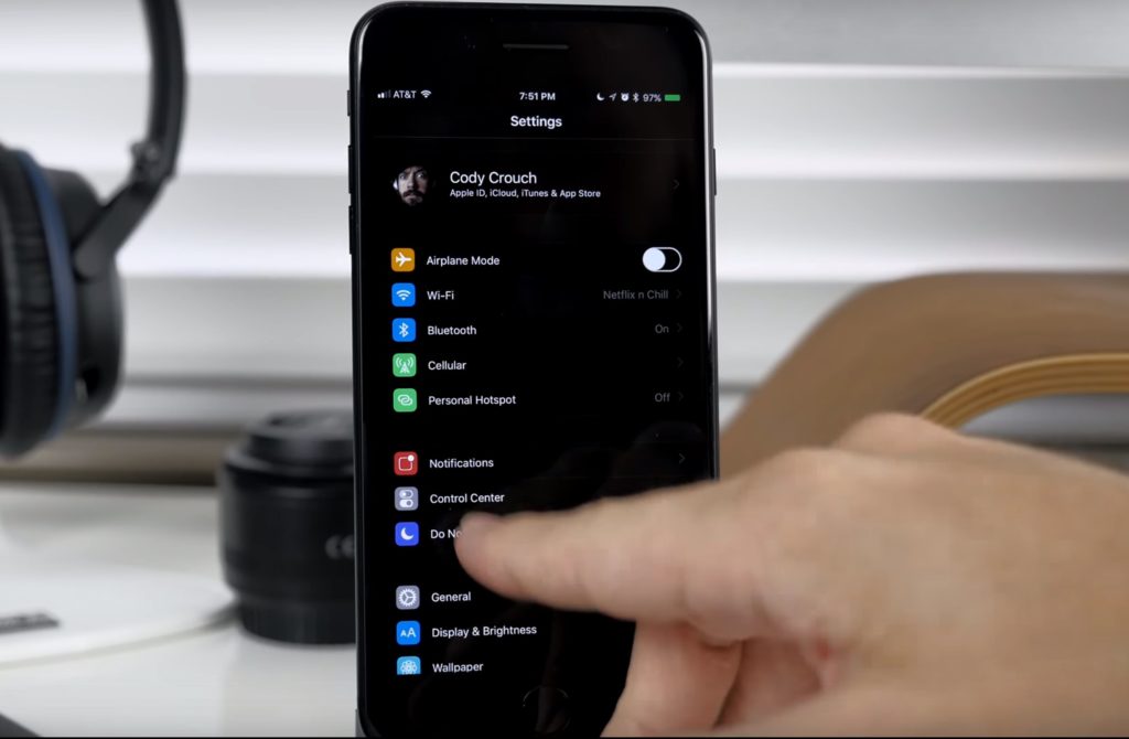grace a ios 11 votre iphone va se doter mode sombre 1