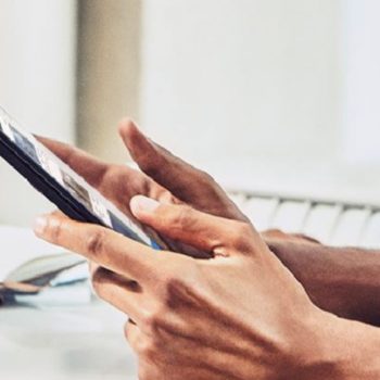 Microsoft unknown mobile device foldable screen 842x580