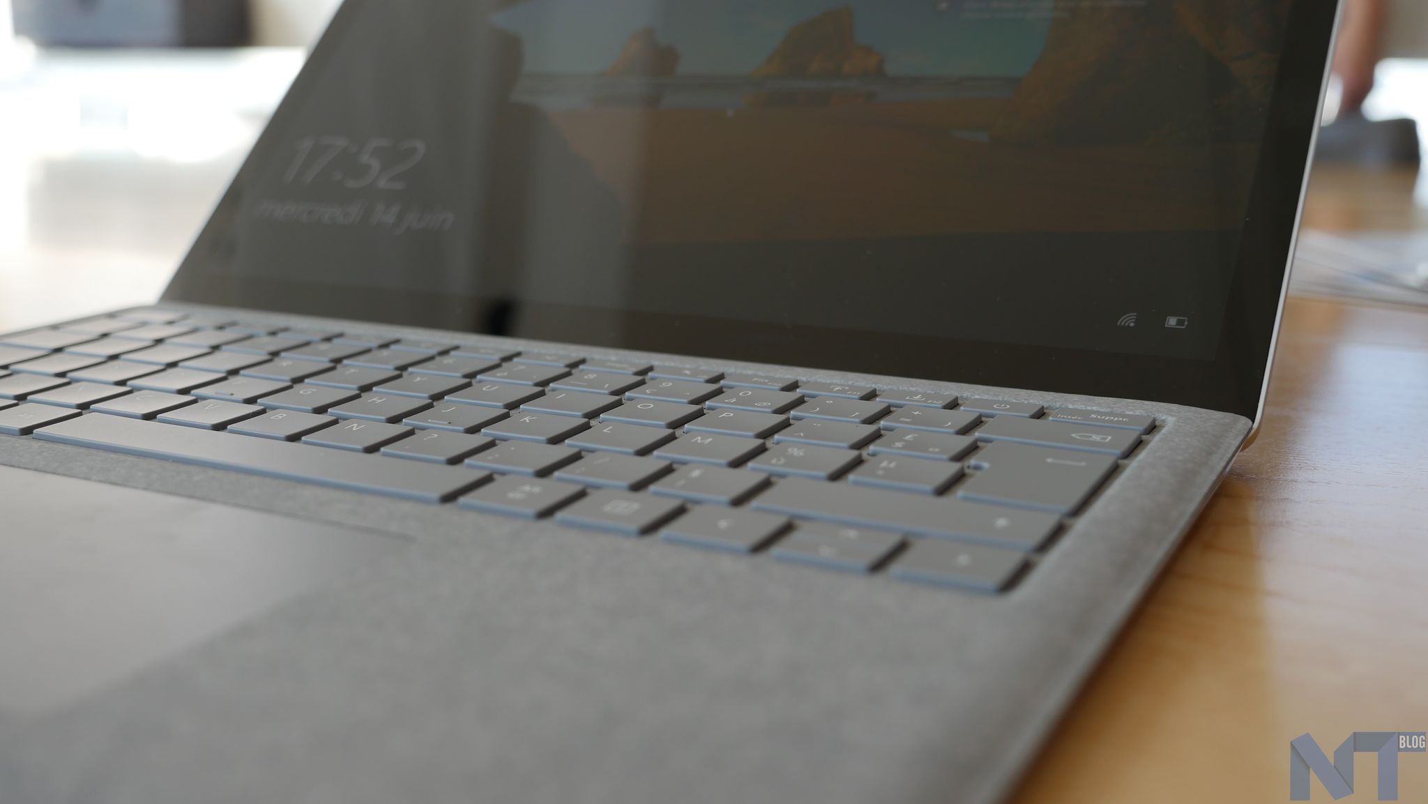 Surface Laptop 01