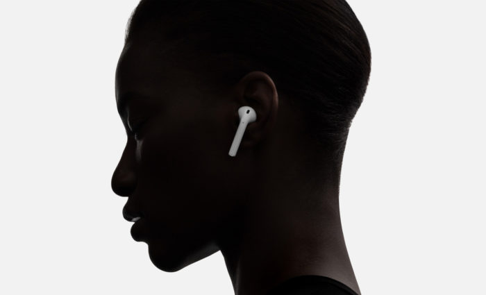 Les futurs AirPods d’Apple pourront surveiller le rythme cardiaque et bien plus