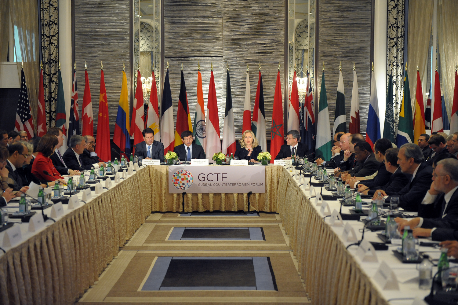 Facebook, Microsoft, Twitter et YouTube veulent lutter contre le terrorisme 49 secretary clinton and turkish foreign minister davutoglu co host the official launch of the global counterterrorism forum 1