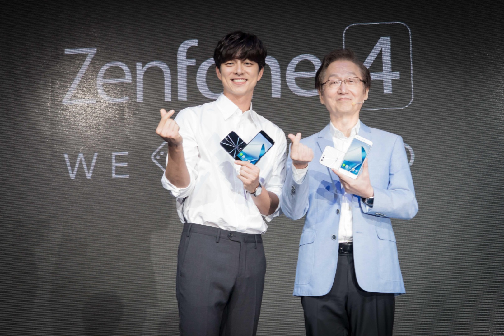 ASUS Chairman Jonney Shih and ZenFone Brand Ambassador Gong Yoo show ZenFone 4 Famil