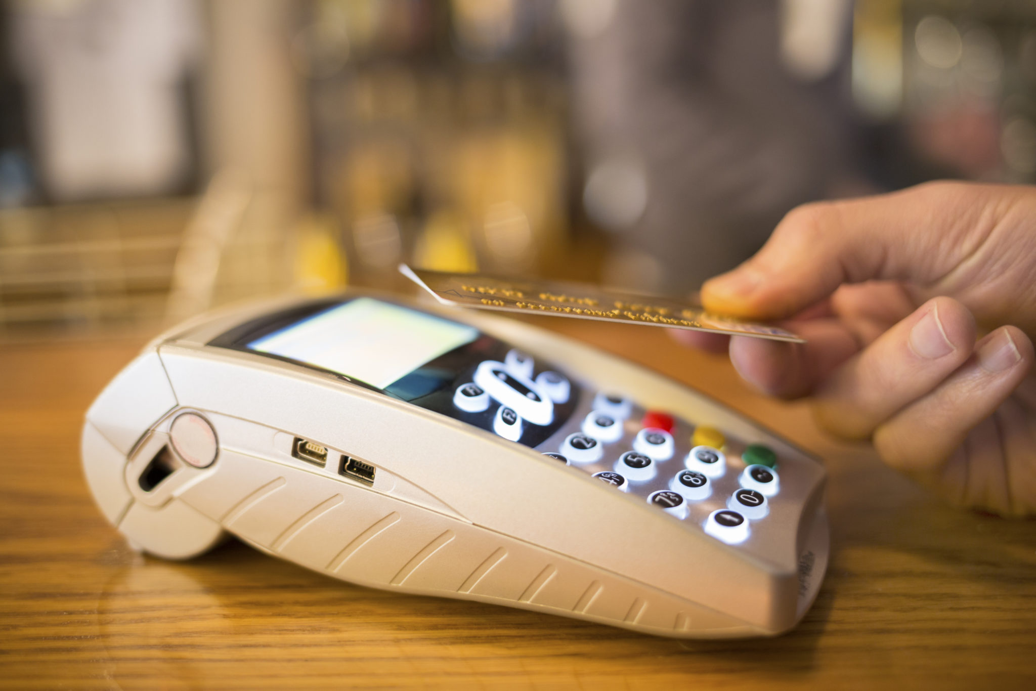 Carte-bancaire-les-bonnes-raisons-d-utiliser-le-paiement-sans-contact