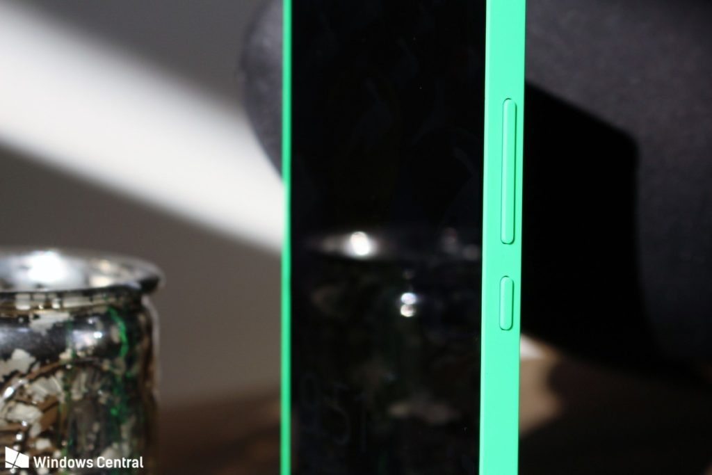 Microsoft avait aussi imaginé un Windows Phone sans bords en ... 2014 62 LD2FR Buttons 0