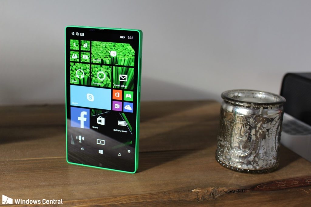 Microsoft avait aussi imaginé un Windows Phone sans bords en ... 2014 57 LD2FR Start 0