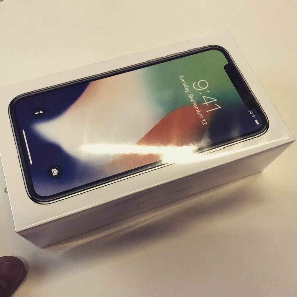 iPhone X : le premier unboxing vidéo s'affiche sur la toile 43 WJii6L7
