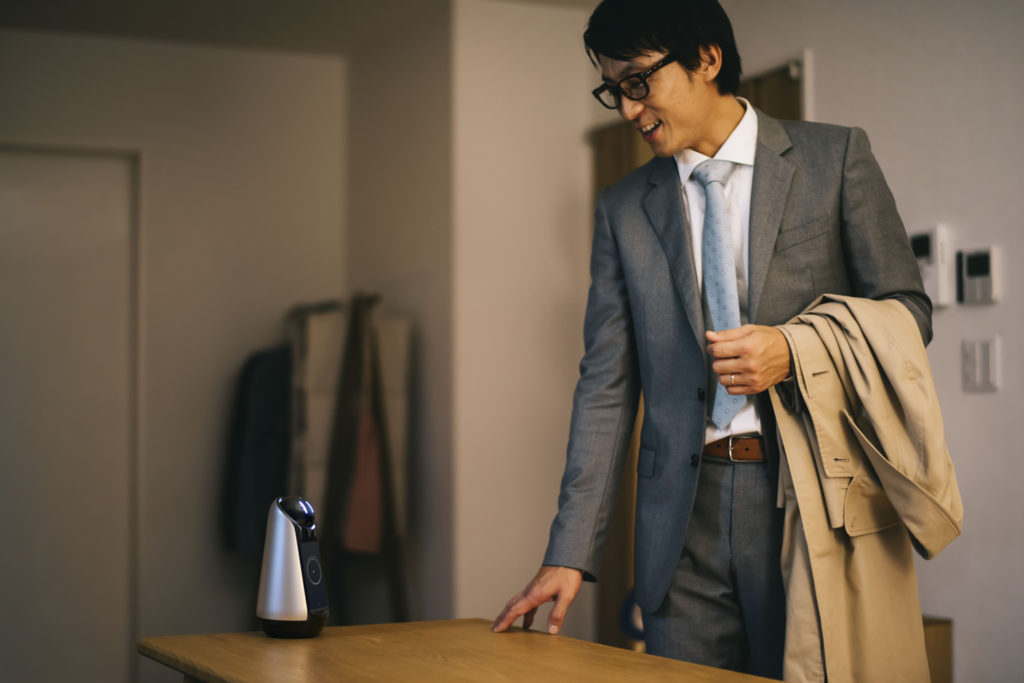Xperia Hello! : l'enceinte connectée robot de Sony est lancée 61 img example 03