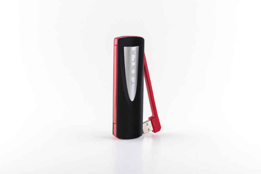 Tesla lance une batterie externe pour les iPhone et les smartphones Android 47 8756721 00 A 4