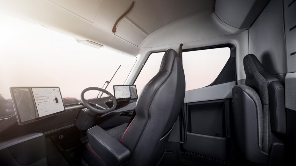 Tesla Semi : l'impressionnant camion électrique qui passe de 0 à 100 km/h en 5s 49 Semi Interior Ingress