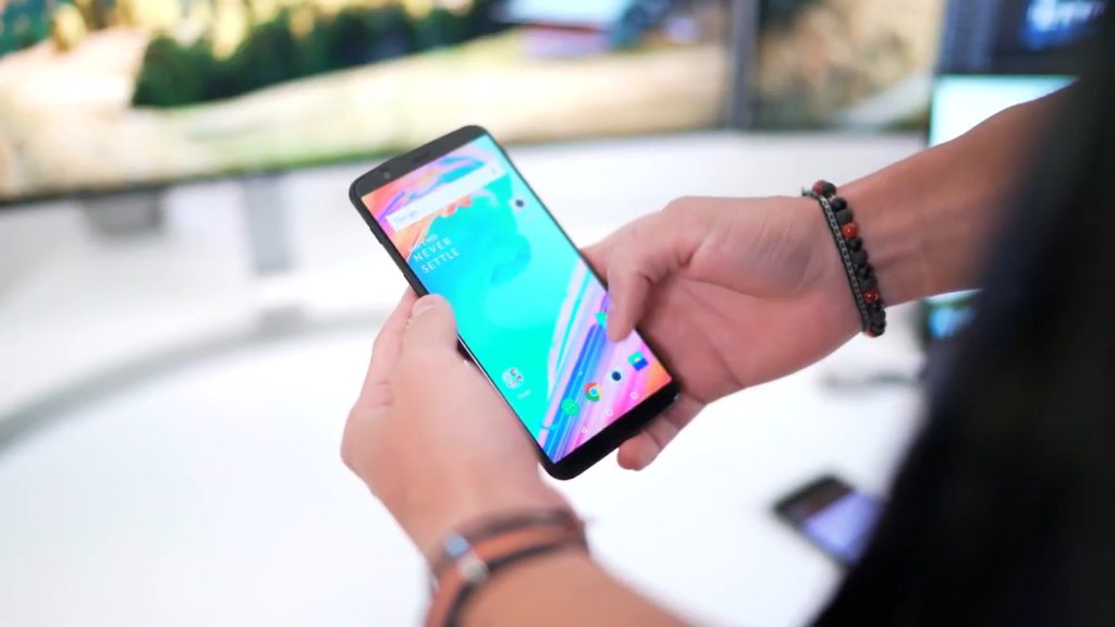 OnePlus 5T : maintenant, place au unboxing du smartphone 51 oneplus 5t unboxed 3
