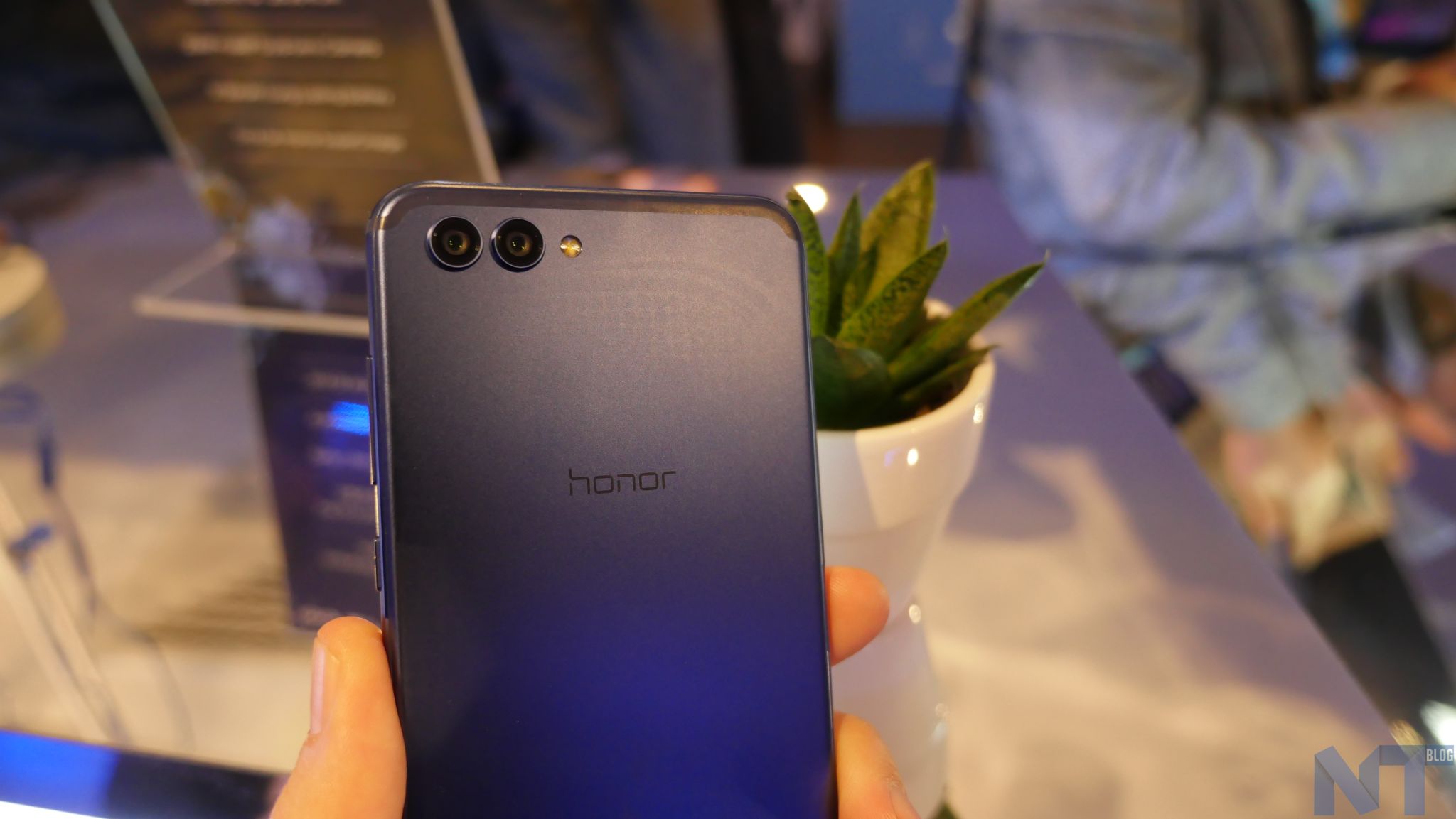 Honor View 10 16