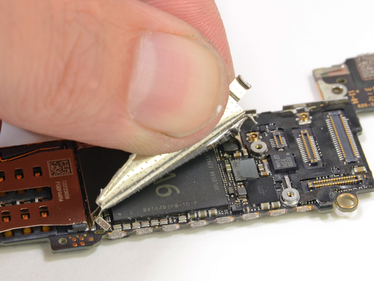 iPhone 5 teardown iFixit A6 chip