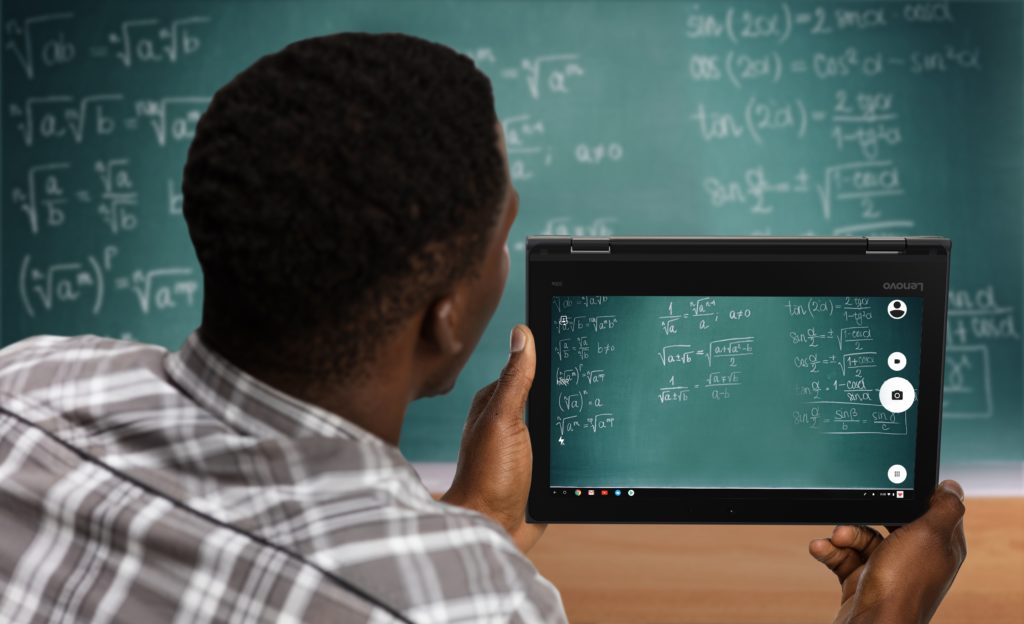 Voici les nouveaux ordinateurs portables Chrome OS et Windows de Lenovo 79 05 CHROMEBOOK 500E Still Life Photography