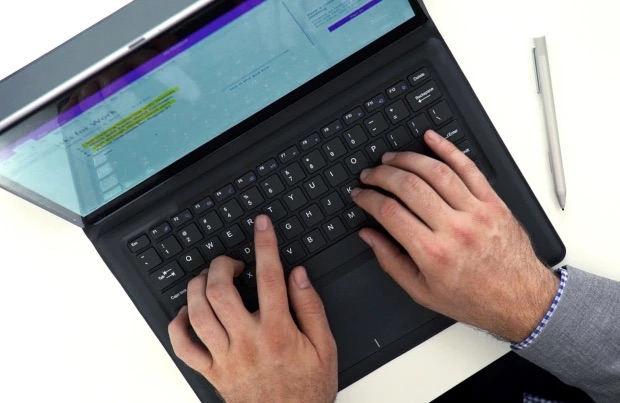 CES 2018 : Chuwi présente le CoreBook, une copie conforme de la Surface Pro 54 r2s6c6ujsapcifbwfa31