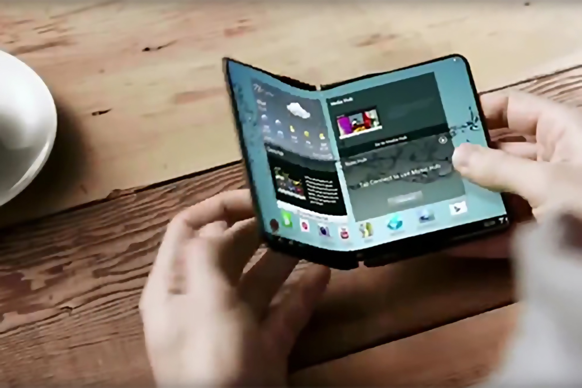 143518 phones news galaxy x coming soon samsung says itll use foldable oled displays image1 m42kc0zuap
