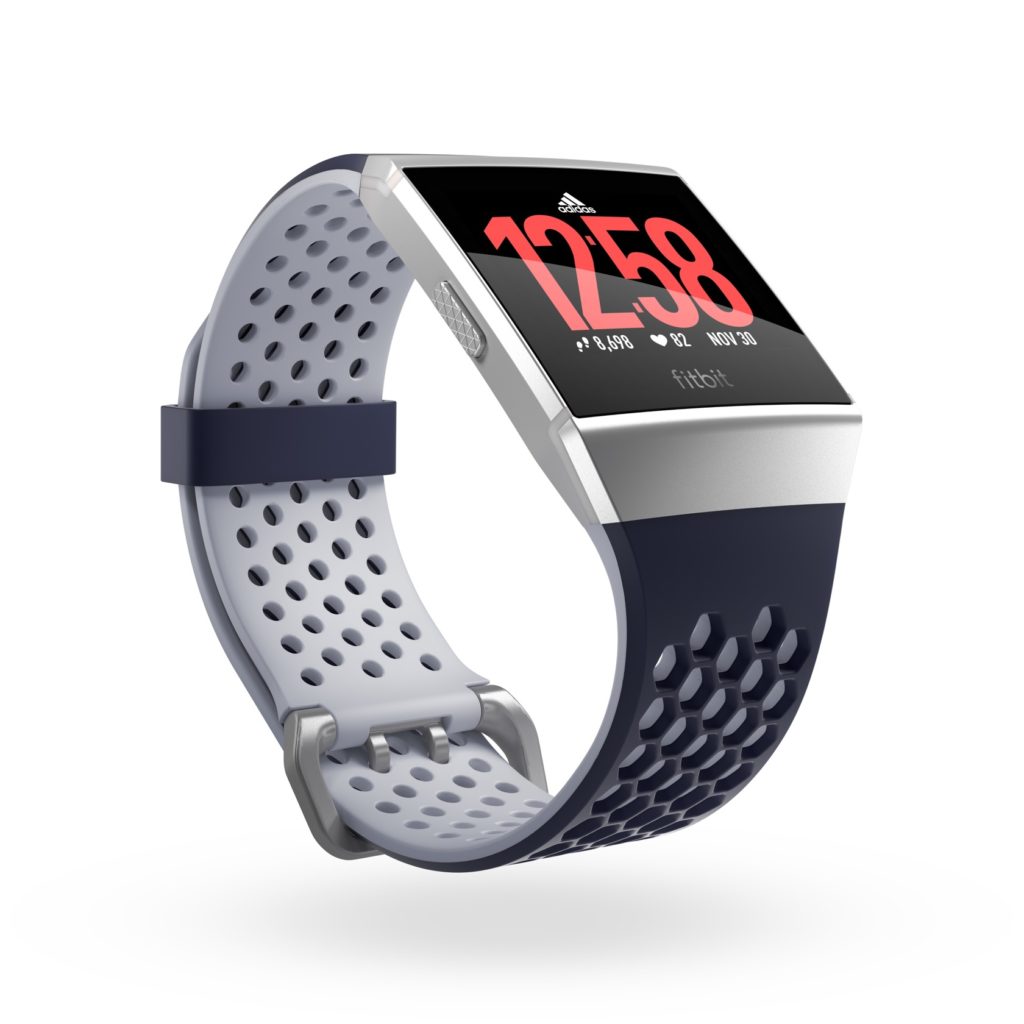 Fitbit Ionic : Adidas Edition offre un entraînement exclusif 44 Ionic 3QTR Alt Adidas Shadow