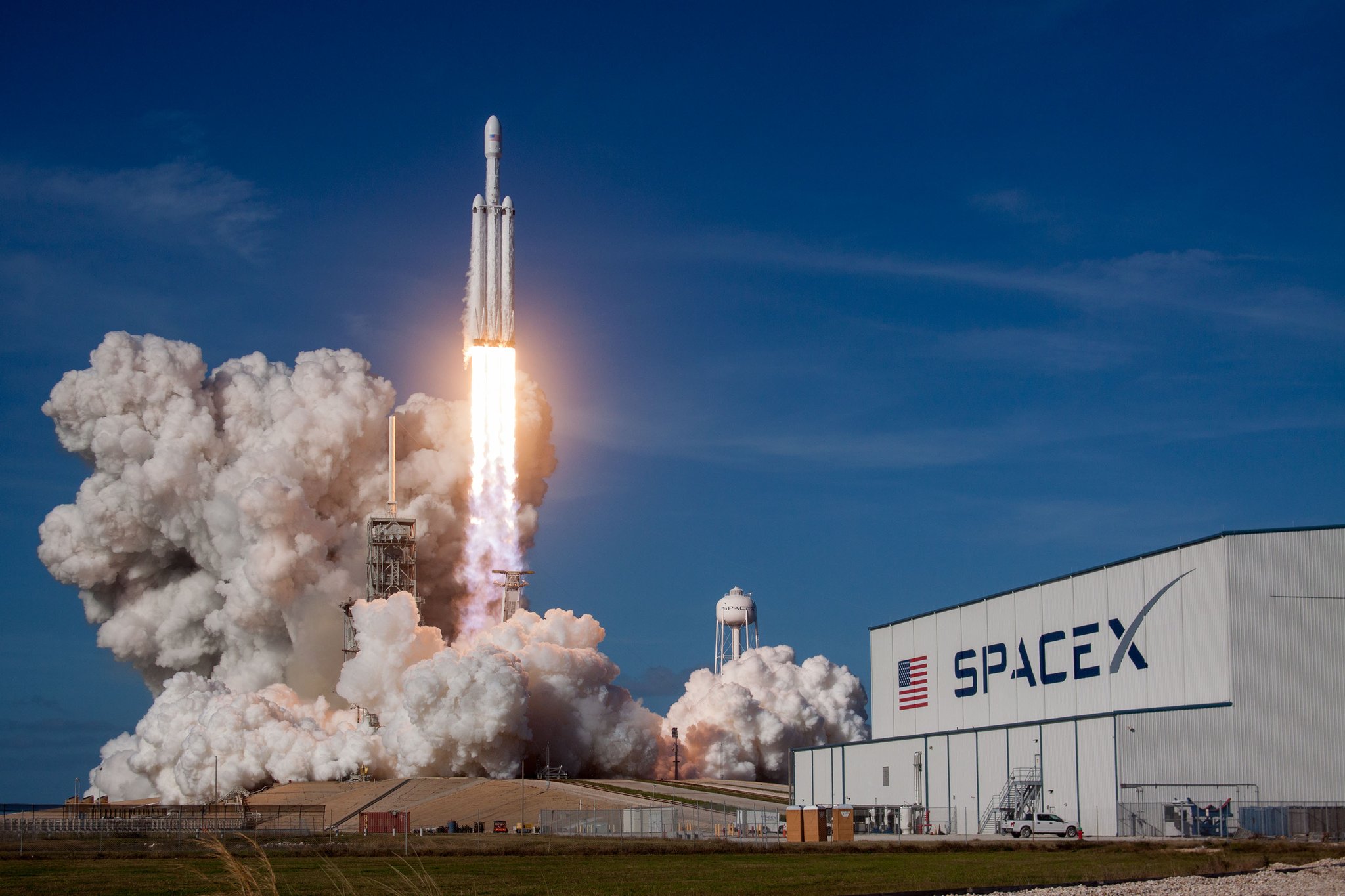 Le vol d’essai du Falcon Heavy de SpaceX a été un incroyable succès