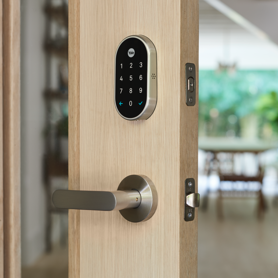 Nest commence à vendre la sonnette visuelle Hello, et la serrure connectée de X Yale 53