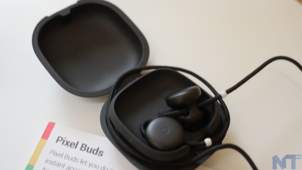 Prise en main des Google Pixel Buds : dommage qu'il y a un fil 23 Google Pixel Buds 03