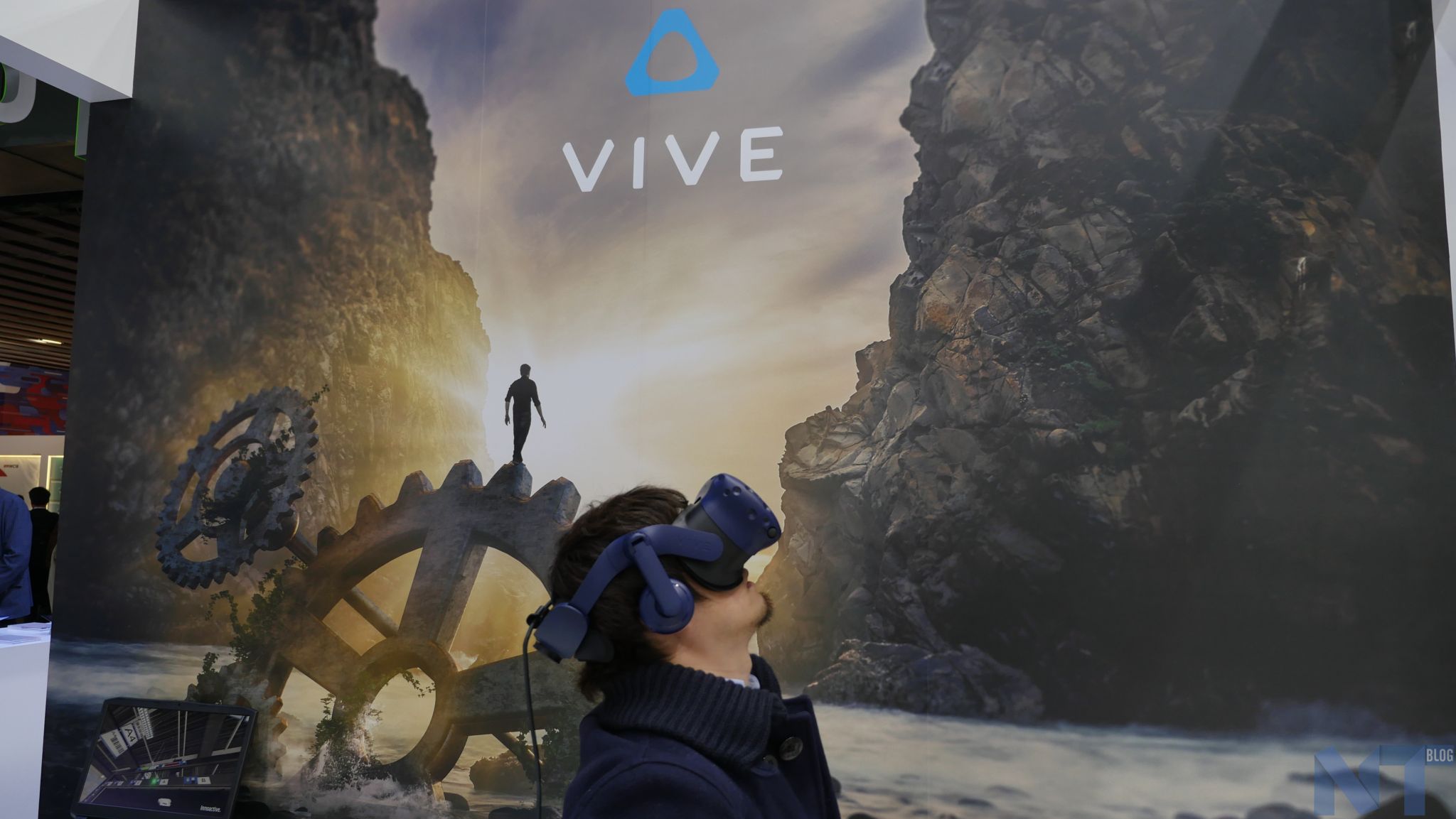 HTC VIVE Pro : un prix de 879 euros, pour un lancement en avril