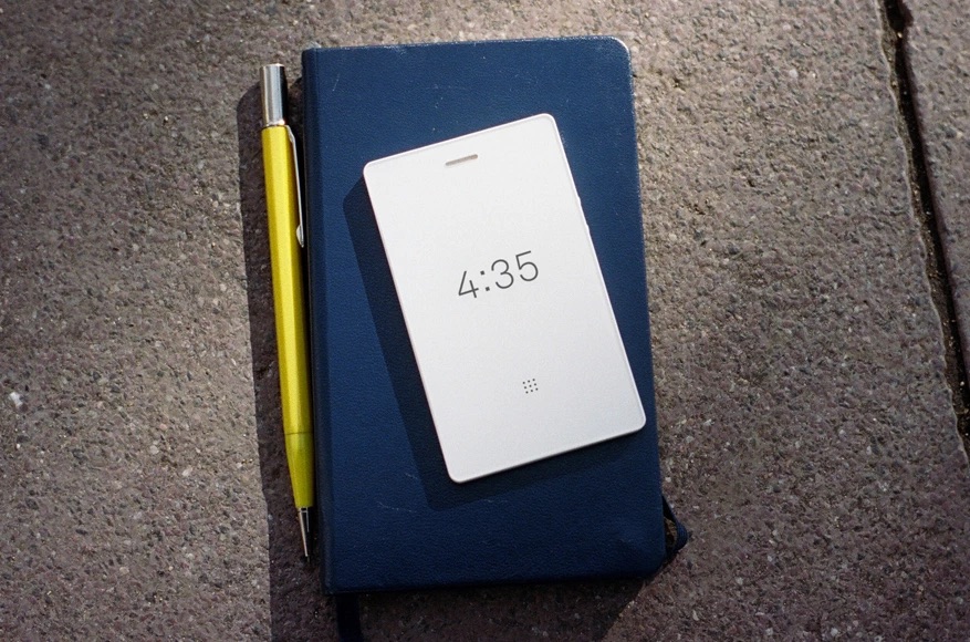Light Phone 2 : un téléphone ultra-minimaliste qui ne fait que les bases