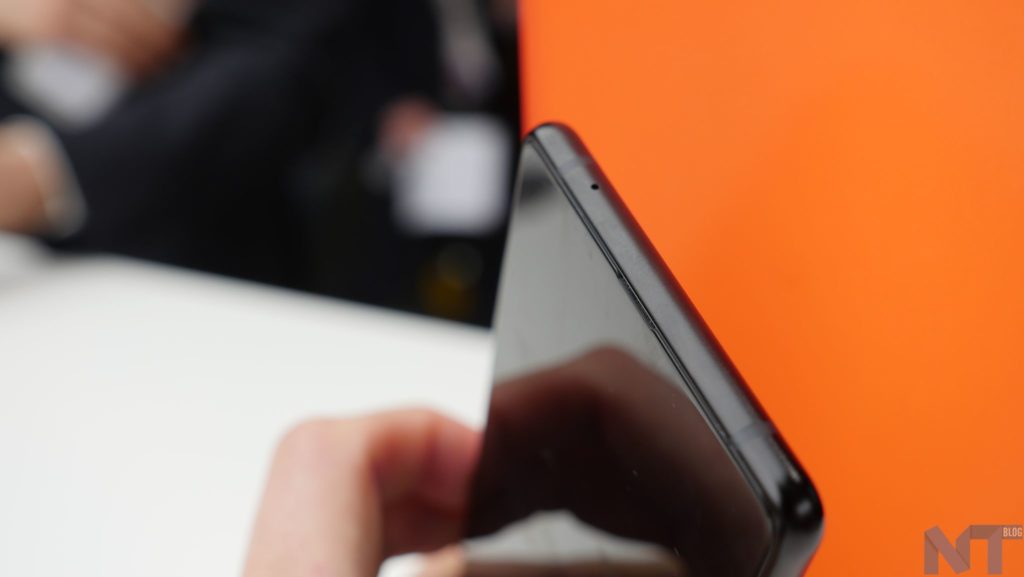 Prise en main du Xiaomi Mi Mix 2 : l'attrayant smartphone sans bords 29 Xiaomi Mi Mix 2 17