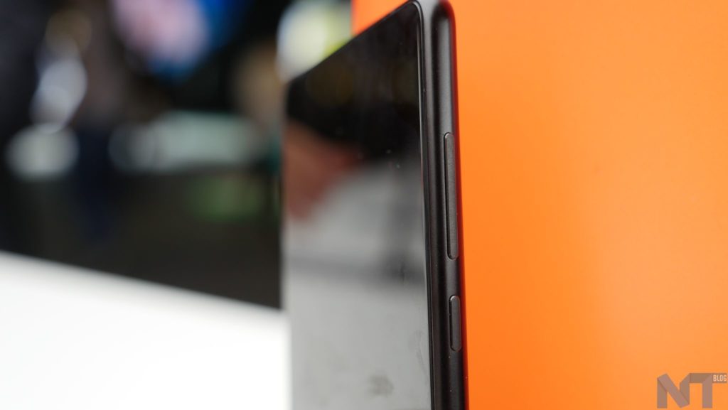 Prise en main du Xiaomi Mi Mix 2 : l'attrayant smartphone sans bords 28 Xiaomi Mi Mix 2 18