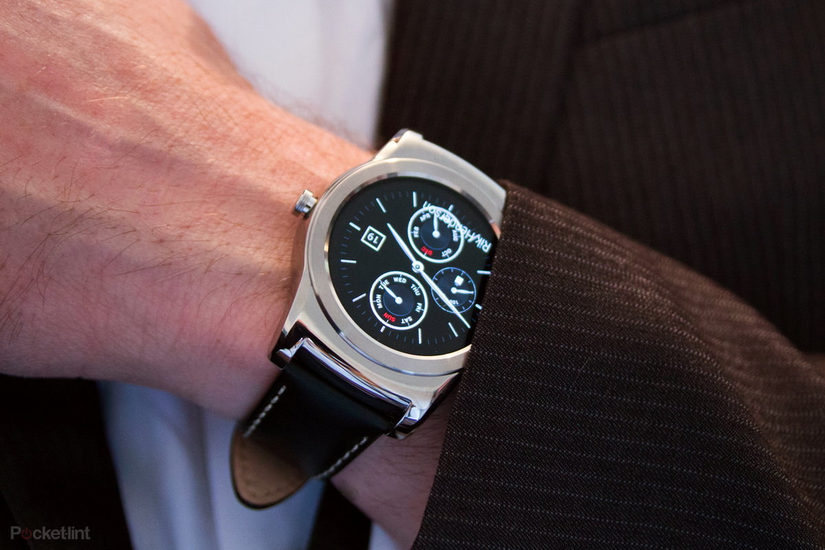 140015 smartwatches news is lg about to launch a round android wear 2 0 smartwatch image1 6sq5Cv7HcX