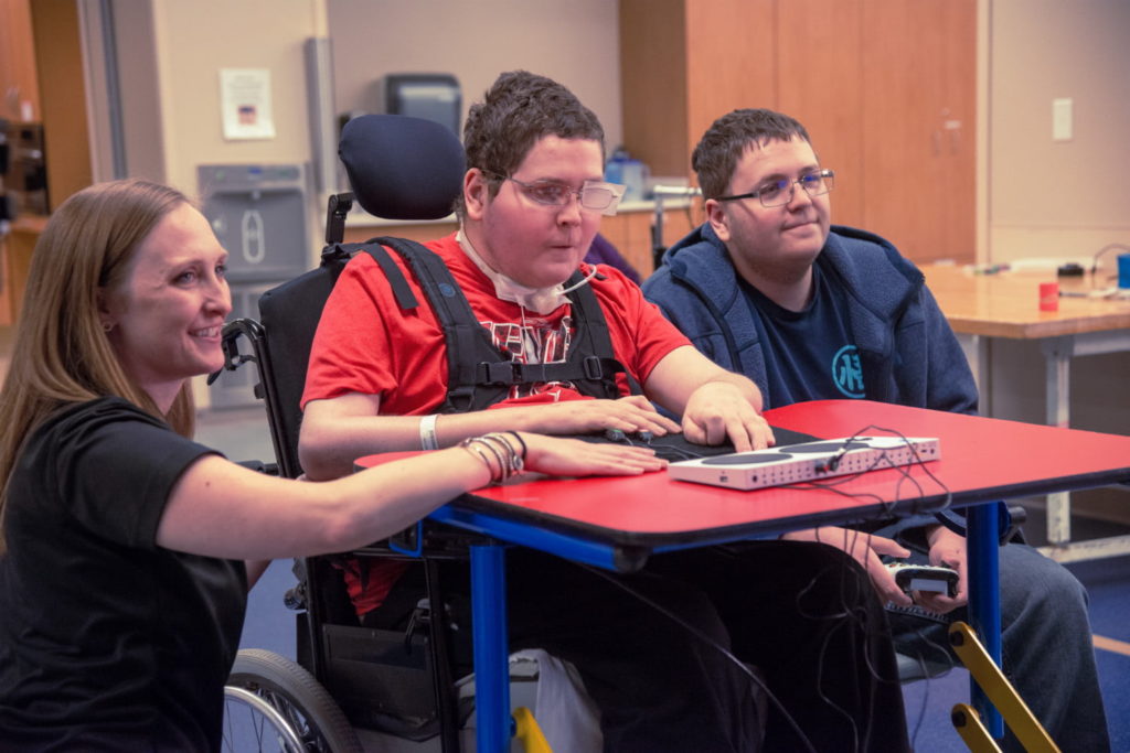 Xbox Adaptive Controller : une manette de jeu axée sur l'accessibilité 58 xbox adaptive controller 02