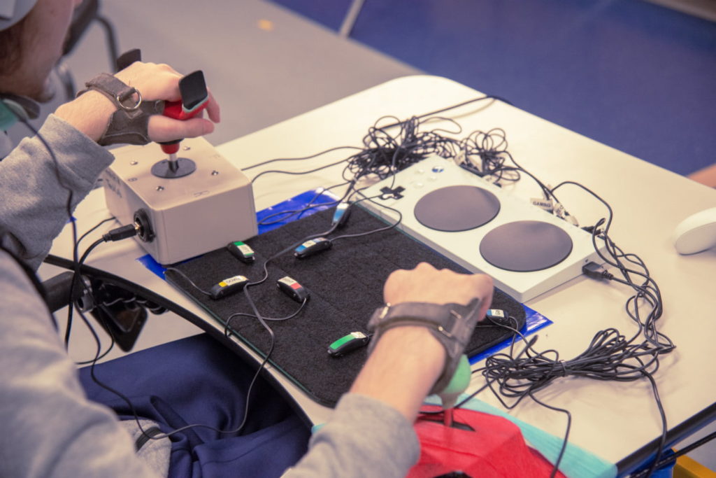 Xbox Adaptive Controller : une manette de jeu axée sur l'accessibilité 56 xbox adaptive controller 04