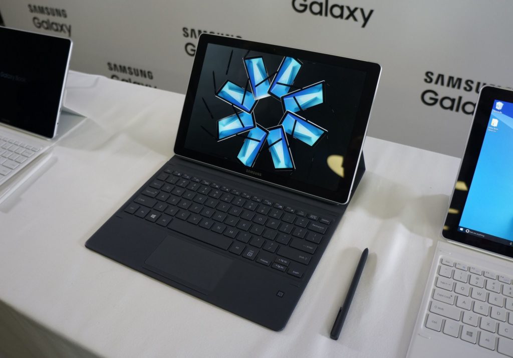 mwc 2017 galaxy book prise en main jdg 01